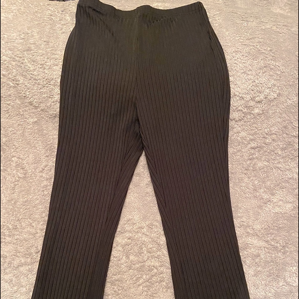 Black ribbed yoga pants